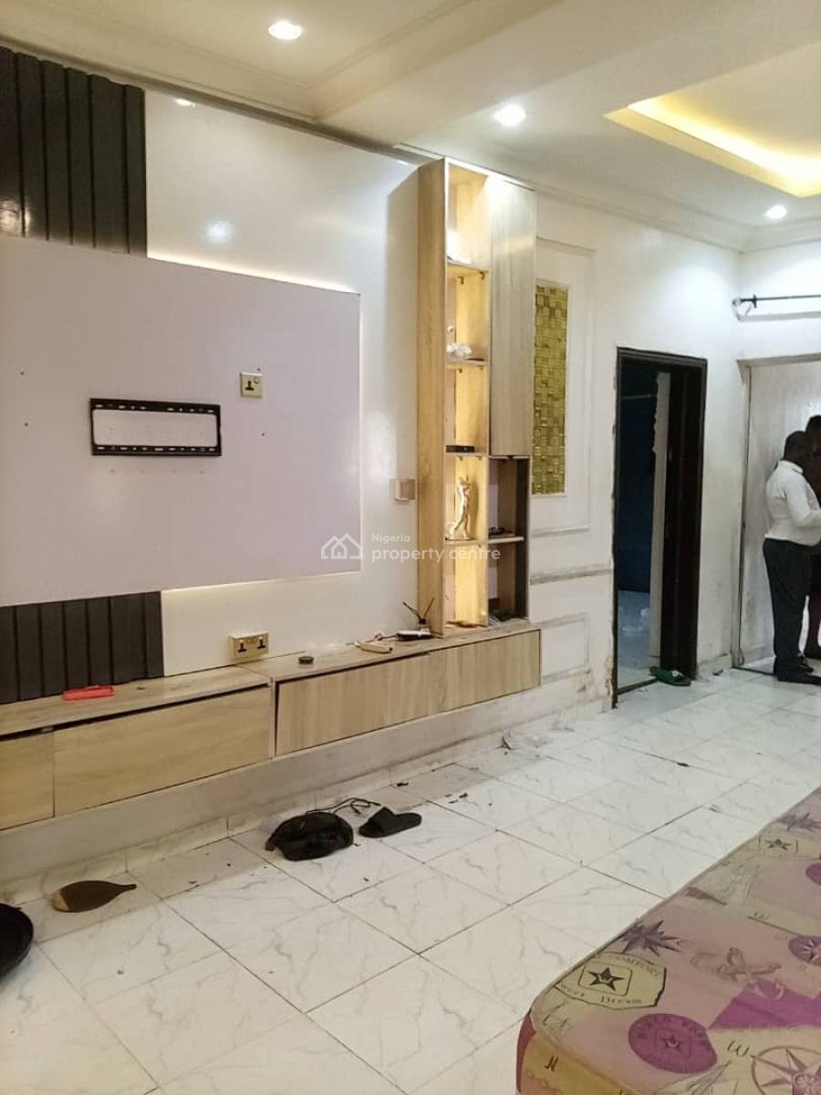 an Executive Spacious 3 Bedroom Flat, Off New Road, Lekki Phase 2, Lekki, Lagos, Flat / Apartment for Rent