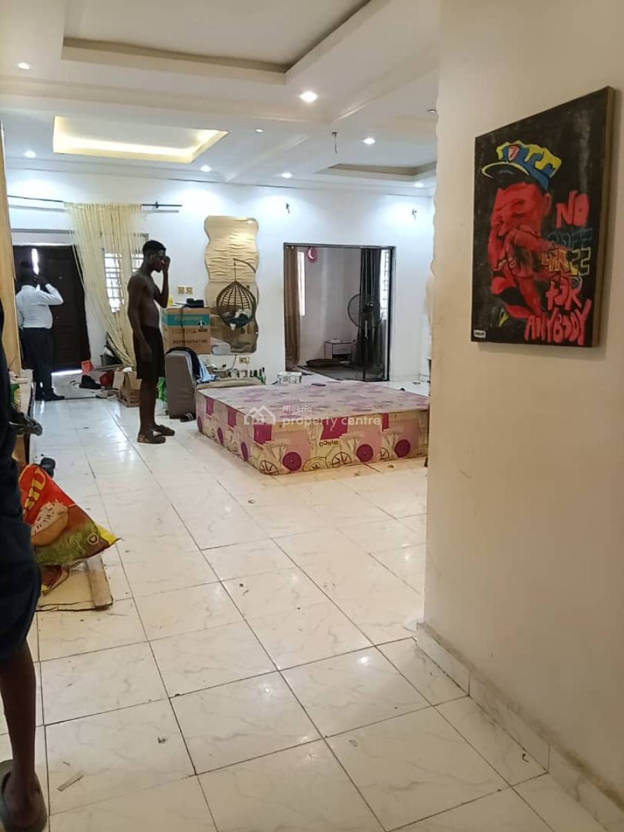 an Executive Spacious 3 Bedroom Flat, Off New Road, Lekki Phase 2, Lekki, Lagos, Flat / Apartment for Rent