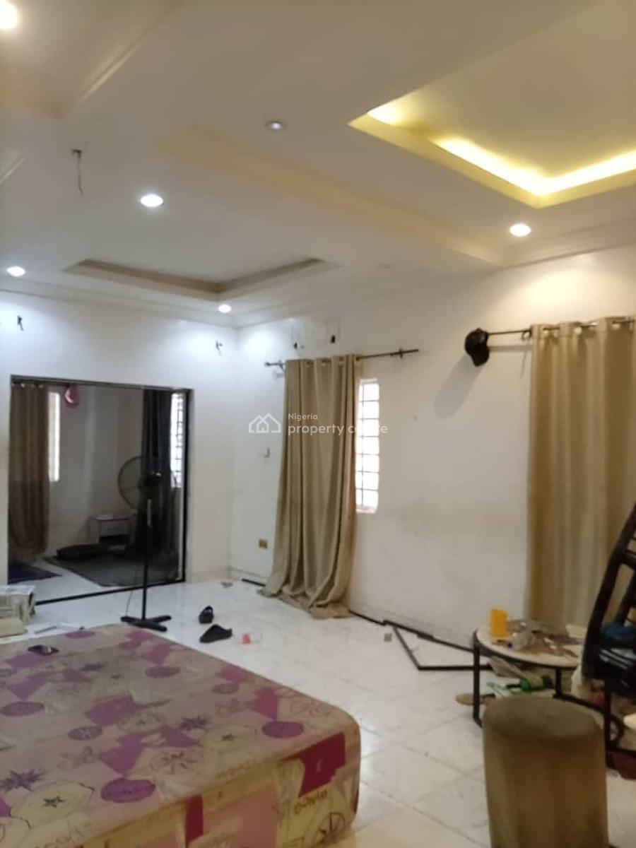 an Executive Spacious 3 Bedroom Flat, Off New Road, Lekki Phase 2, Lekki, Lagos, Flat / Apartment for Rent