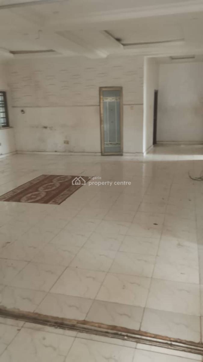 an Executive Spacious 3 Bedroom Flat, Off New Road, Lekki Phase 2, Lekki, Lagos, Flat / Apartment for Rent