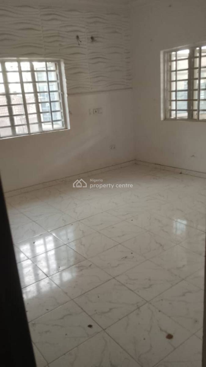 an Executive Spacious 3 Bedroom Flat, Off New Road, Lekki Phase 2, Lekki, Lagos, Flat / Apartment for Rent