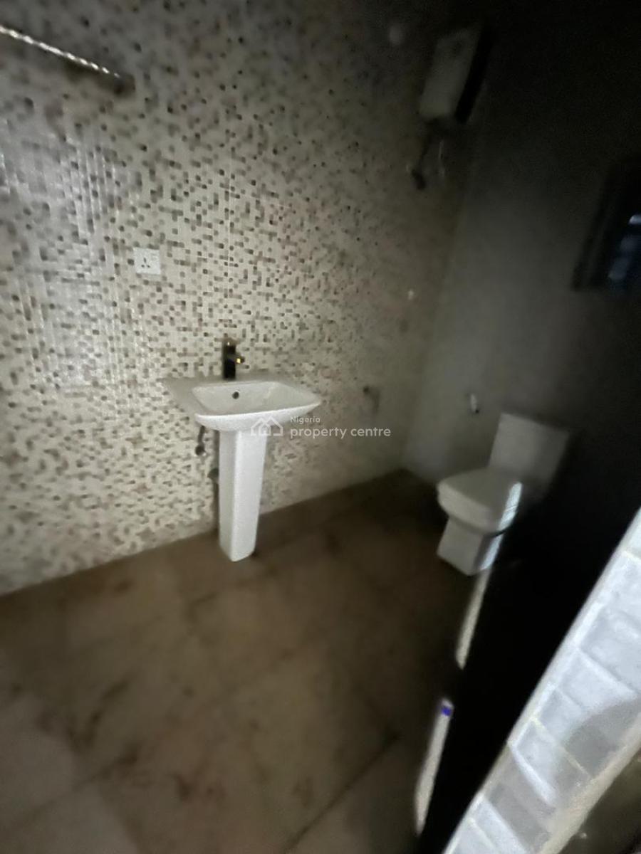 an Executive Spacious 3 Bedroom Flat, Lekki, Lagos, Flat / Apartment for Rent