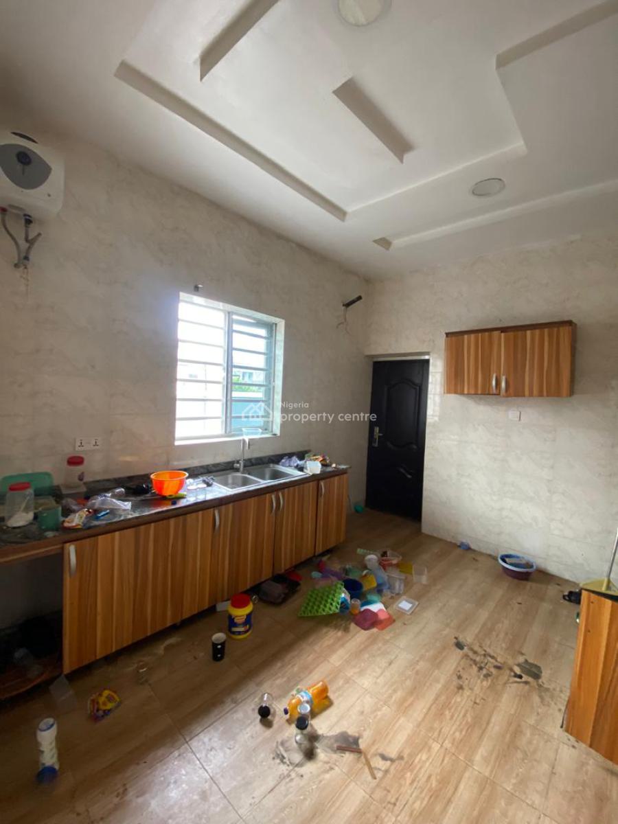 an Executive Two Bedroom Flat, Lekki Península Gardens Estate, Lekki, Lagos, Flat / Apartment for Rent