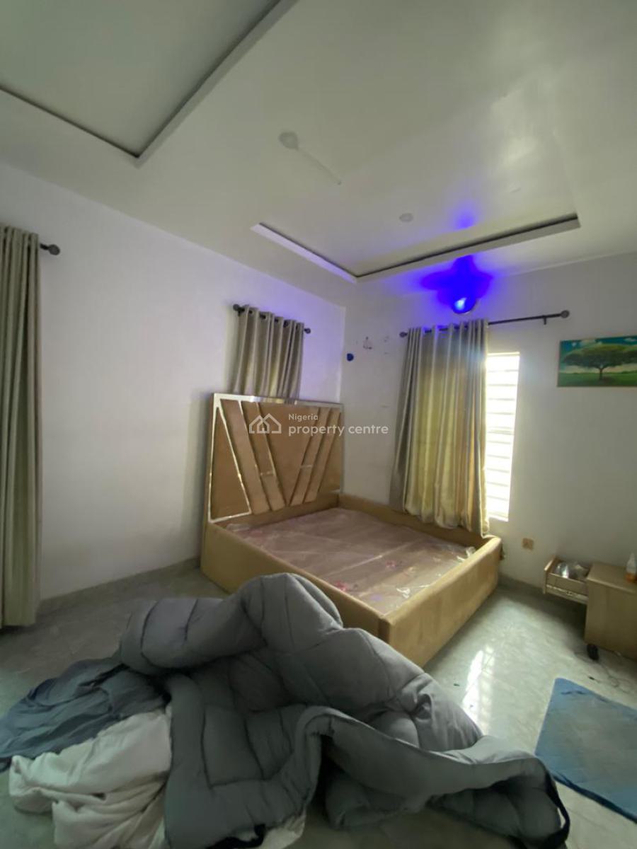 an Executive Two Bedroom Flat, Lekki Península Gardens Estate, Lekki, Lagos, Flat / Apartment for Rent