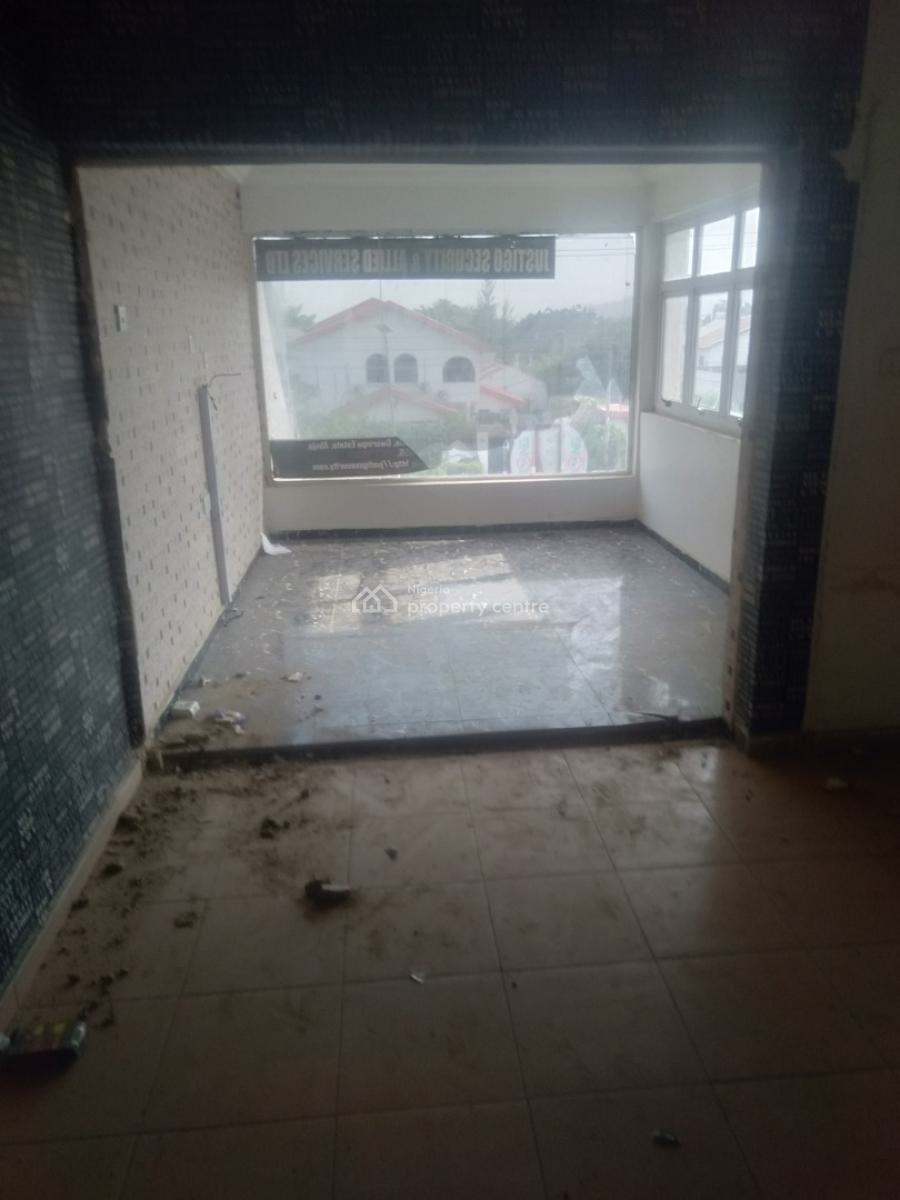 Spacious Shop Space Available for Lease, 4th Avenue, Gwarinpa, Abuja, School for Rent