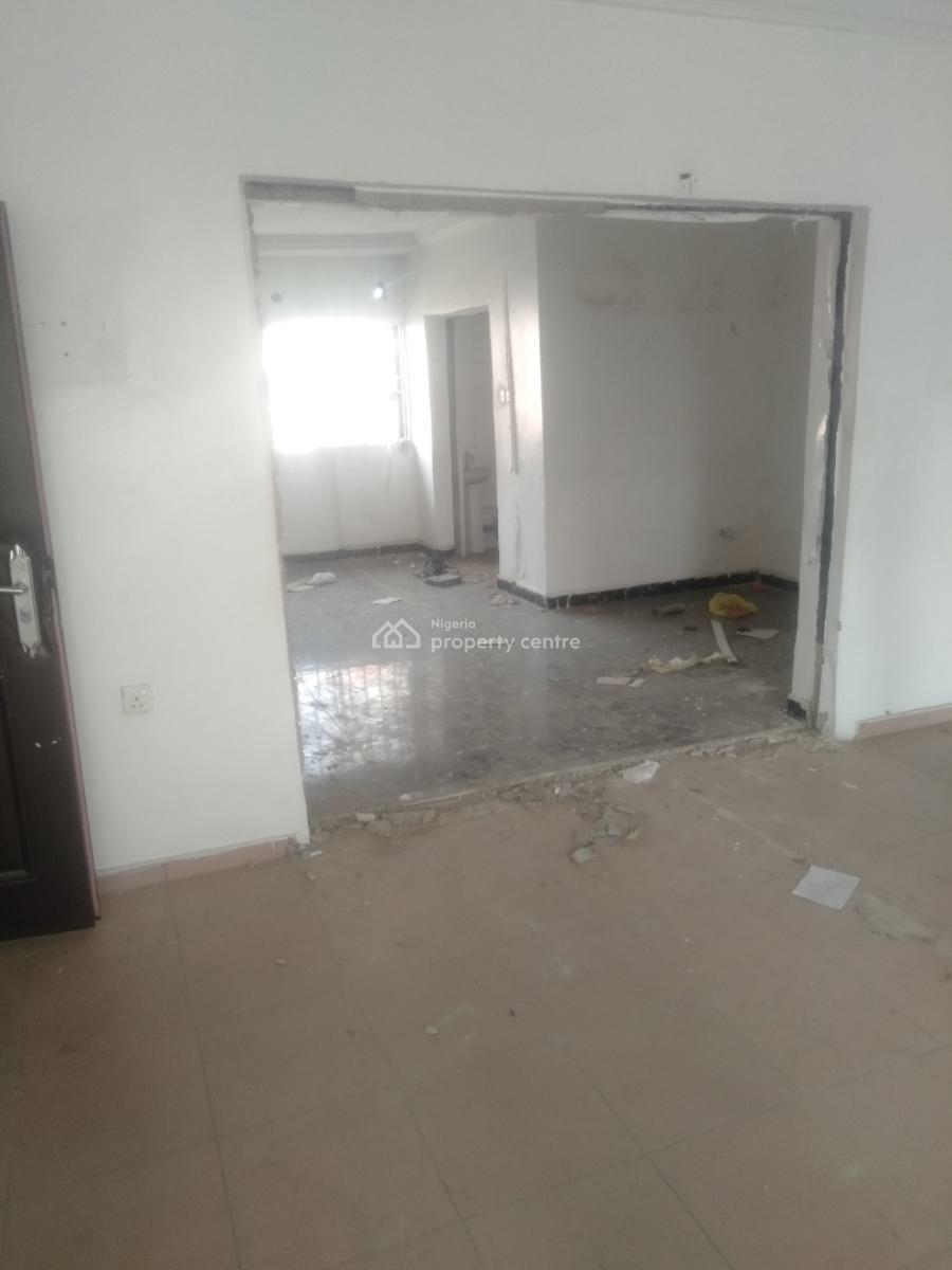 Spacious Shop Space Available for Lease, 4th Avenue, Gwarinpa, Abuja, School for Rent