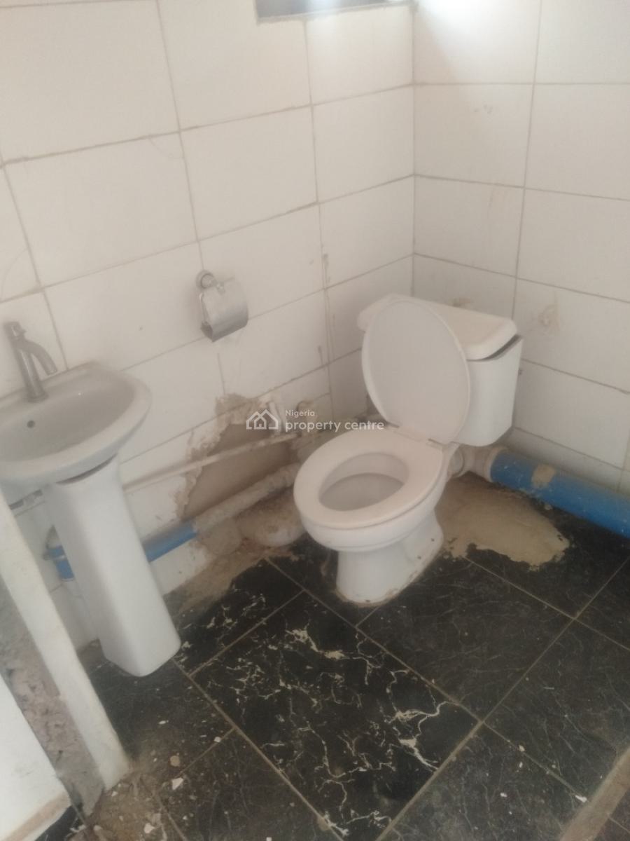 Spacious Shop Space Available for Lease, 4th Avenue, Gwarinpa, Abuja, School for Rent