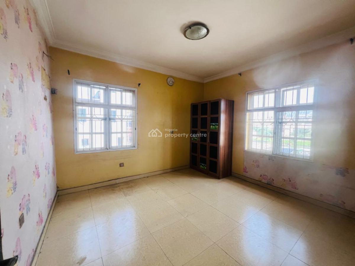 Lovely 3 Bedroom Lovely Flats with Spacious Living Room, Guest Toilet, Lekki Phase 1, Lekki, Lagos, Flat / Apartment for Rent