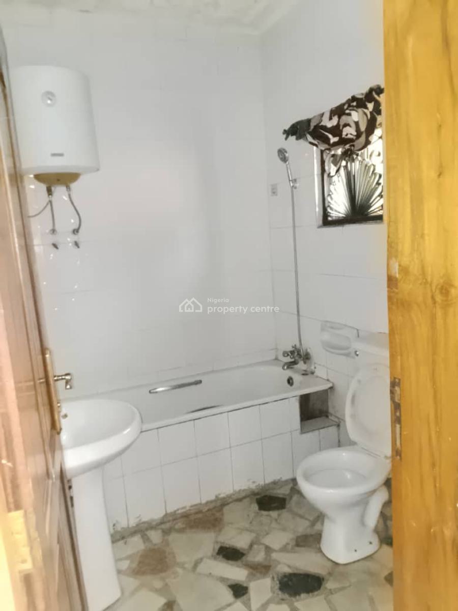 Decent 2 Bedroom Flat, Gateway Estate, Gra Phase 1, Magodo, Lagos, Flat / Apartment for Rent