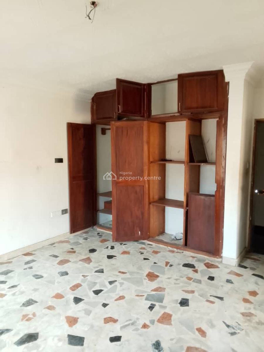Decent 2 Bedroom Flat, Gateway Estate, Gra Phase 1, Magodo, Lagos, Flat / Apartment for Rent