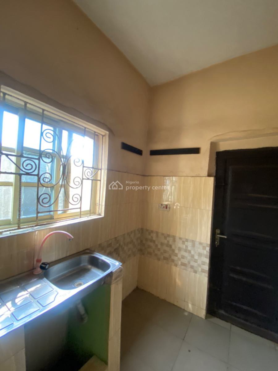1 Bedroom Apartment with 2 Toilets, Doris Hotel Road, Umoma Igwuruta, Port Harcourt, Rivers, Flat / Apartment for Rent