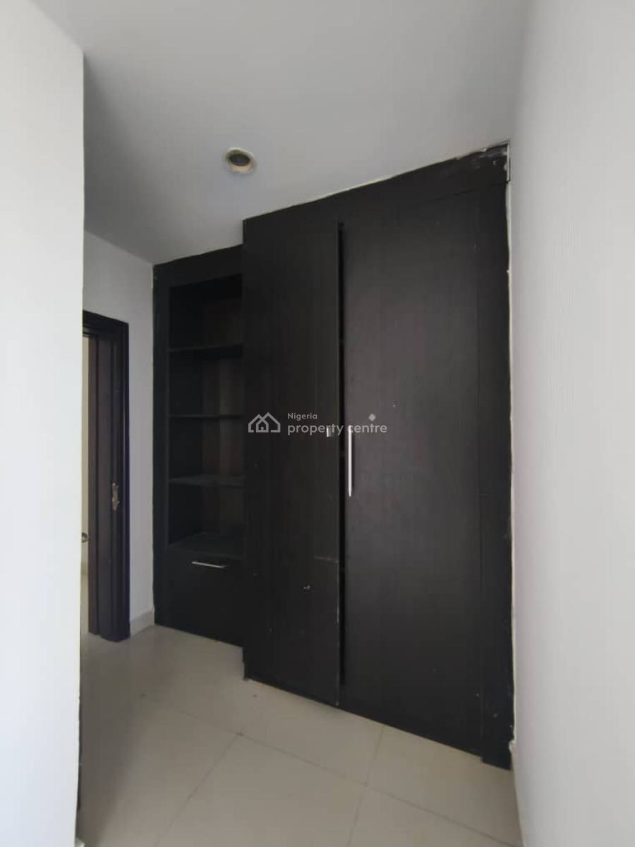 Spacious 3 Bedroom Apartment Penthouse Plus Bq, Lekki Phase 1, Lekki, Lagos, Flat / Apartment for Rent