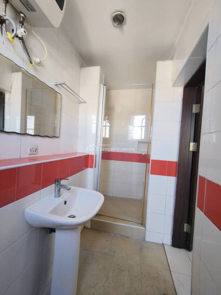 Spacious 3 Bedroom Apartment Penthouse Plus Bq, Lekki Phase 1, Lekki, Lagos, Flat / Apartment for Rent