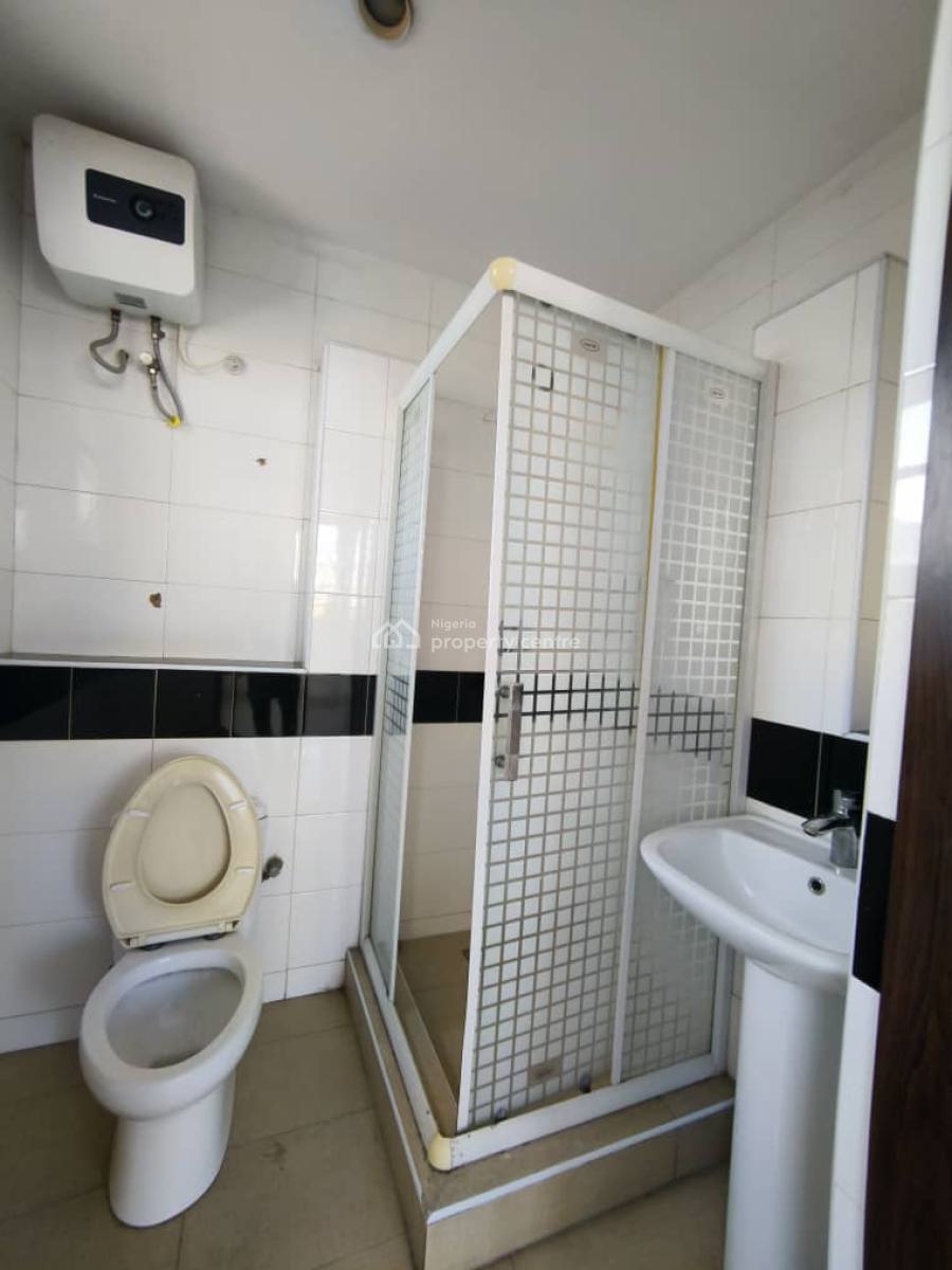 Spacious 3 Bedroom Apartment Penthouse Plus Bq, Lekki Phase 1, Lekki, Lagos, Flat / Apartment for Rent