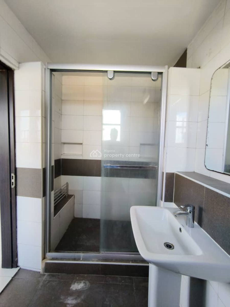 Spacious 3 Bedroom Apartment Penthouse Plus Bq, Lekki Phase 1, Lekki, Lagos, Flat / Apartment for Rent