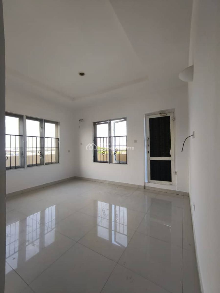 Spacious 3 Bedroom Apartment Penthouse Plus Bq, Lekki Phase 1, Lekki, Lagos, Flat / Apartment for Rent