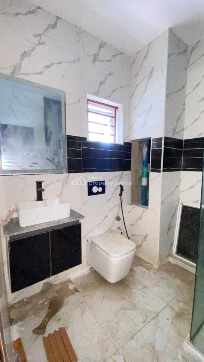 Neatly Built 2 Bedrooms Apartment with Swimming Pool, Gym and Elevator, Lekki Phase 1, Lekki, Lagos, Flat / Apartment for Rent