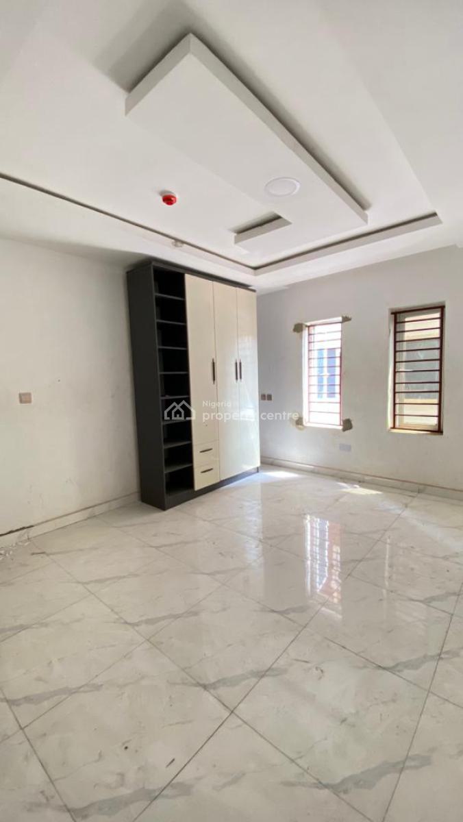 Neatly Built 2 Bedrooms Apartment with Swimming Pool, Gym and Elevator, Lekki Phase 1, Lekki, Lagos, Flat / Apartment for Rent