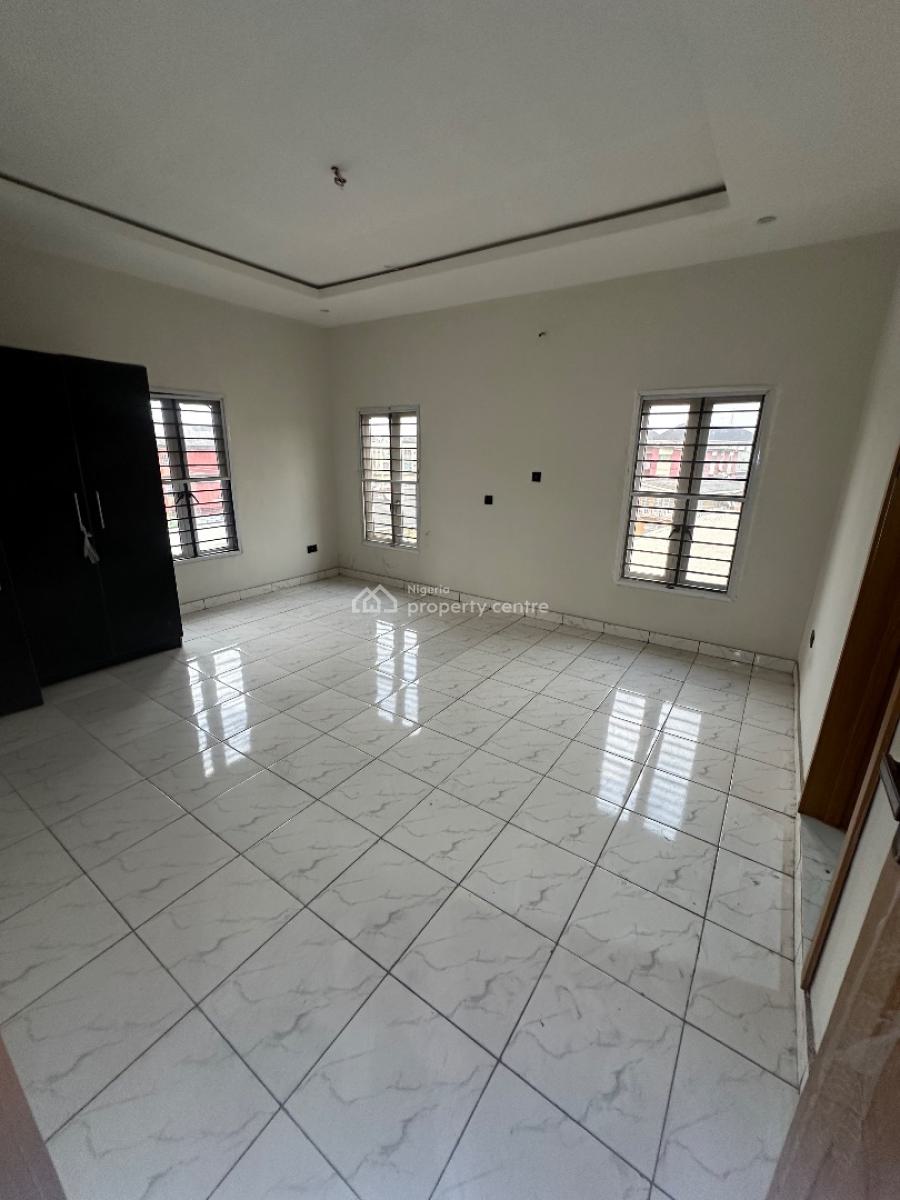 2 Bedroom Apartment with a Bq, Surulere, Lagos, Block of Flats for Sale