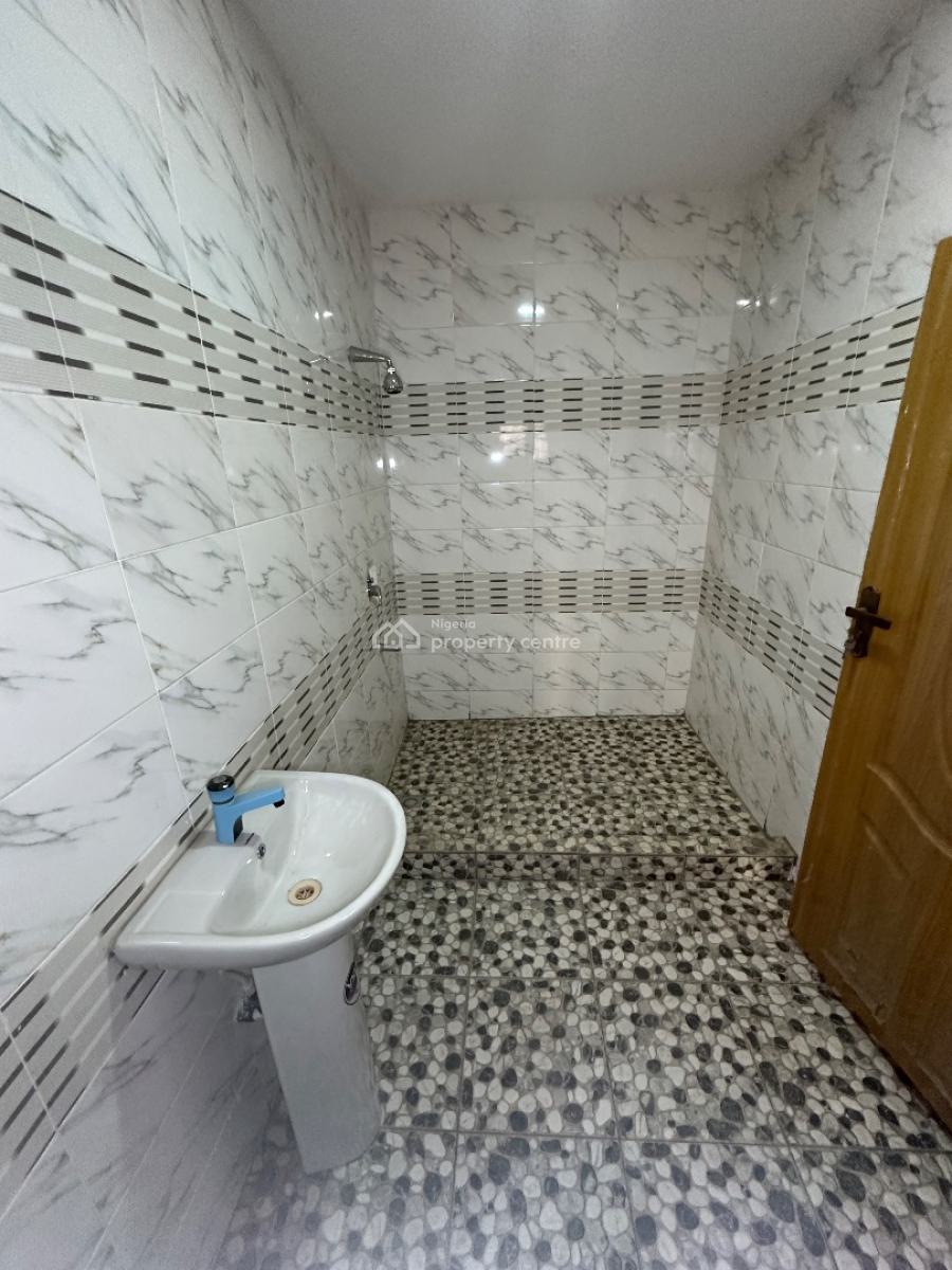 2 Bedroom Apartment with a Bq, Surulere, Lagos, Block of Flats for Sale