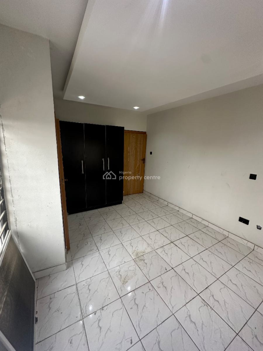 2 Bedroom Apartment with a Bq, Surulere, Lagos, Block of Flats for Sale