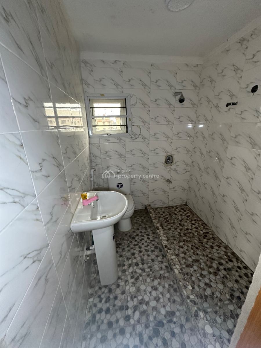 2 Bedroom Apartment with a Bq, Surulere, Lagos, Block of Flats for Sale