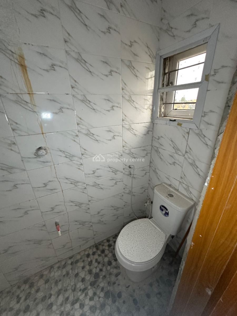 2 Bedroom Apartment with a Bq, Surulere, Lagos, Block of Flats for Sale