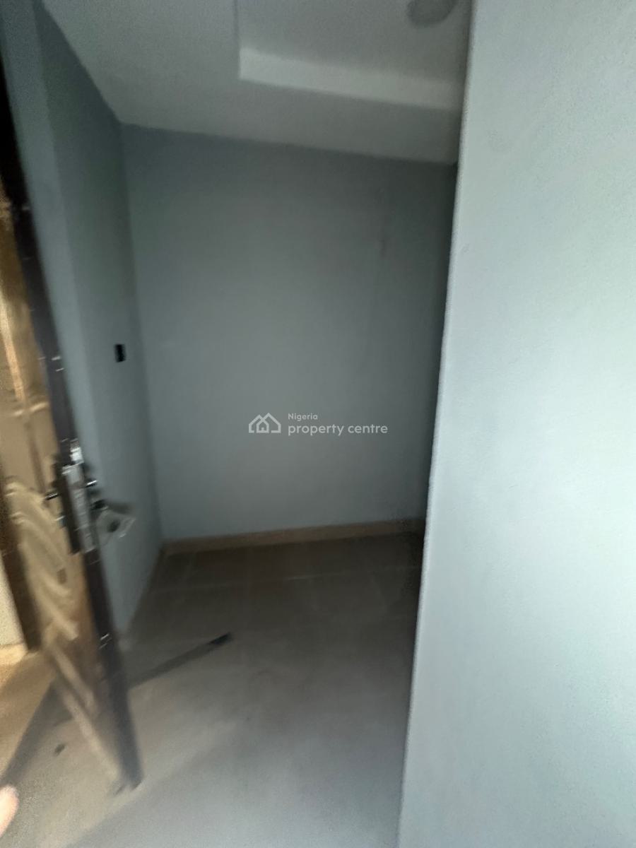 2 Bedroom Apartment with a Bq, Surulere, Lagos, Block of Flats for Sale