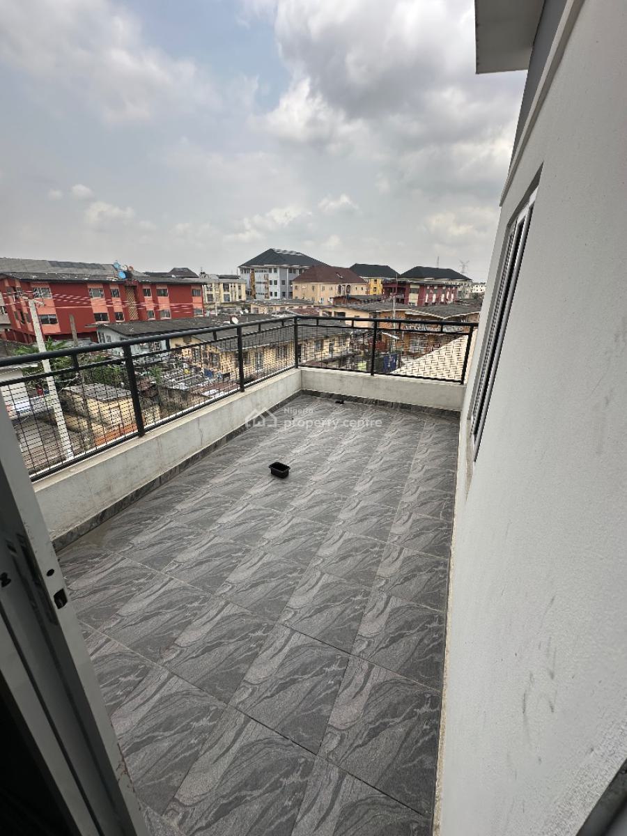 2 Bedroom Apartment with a Bq, Surulere, Lagos, Block of Flats for Sale