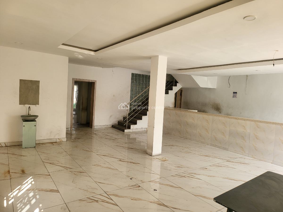 4-bedroom Semi-detached Building with 2 Bq, Lekki Phase 1, Lekki, Lagos, Commercial Property for Rent