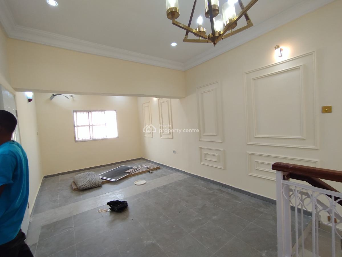Well Renovated 2 Bedroom Apartment, Off Admiralty Way, Lekki Phase 1, Lekki, Lagos, Flat / Apartment for Rent