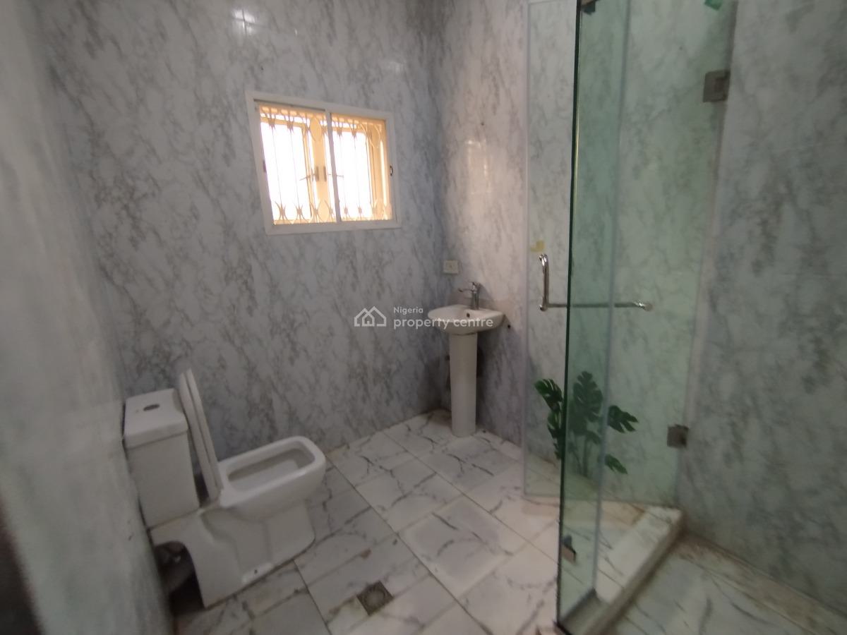 Well Renovated 2 Bedroom Apartment, Off Admiralty Way, Lekki Phase 1, Lekki, Lagos, Flat / Apartment for Rent