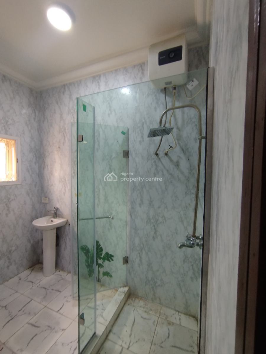 Well Renovated 2 Bedroom Apartment, Off Admiralty Way, Lekki Phase 1, Lekki, Lagos, Flat / Apartment for Rent