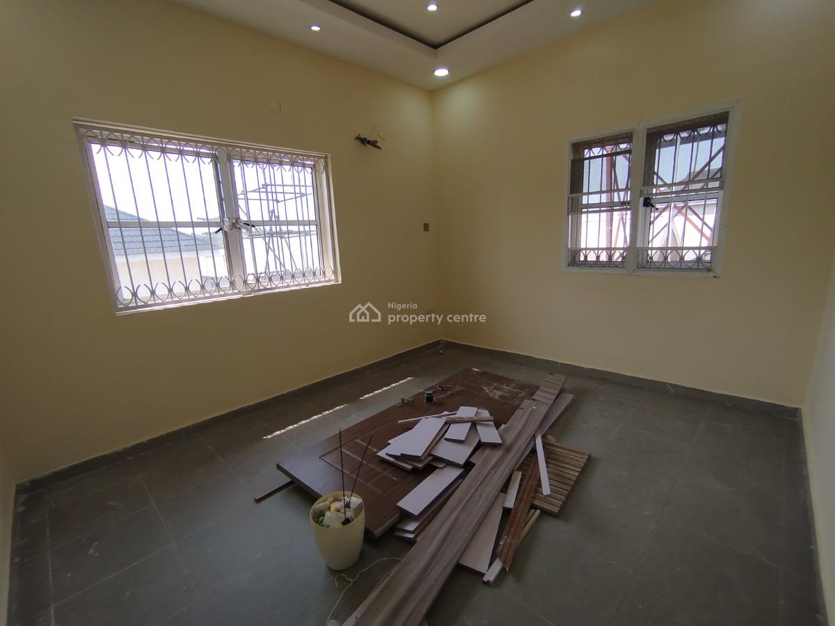 Well Renovated 2 Bedroom Apartment, Off Admiralty Way, Lekki Phase 1, Lekki, Lagos, Flat / Apartment for Rent