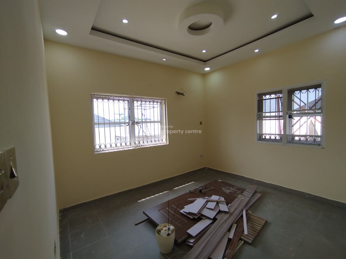 Well Renovated 2 Bedroom Apartment, Off Admiralty Way, Lekki Phase 1, Lekki, Lagos, Flat / Apartment for Rent
