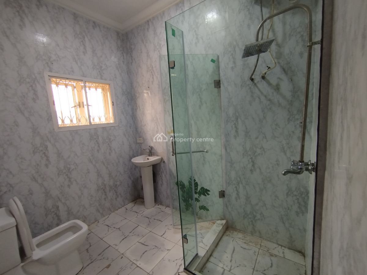 Well Renovated 2 Bedroom Apartment, Off Admiralty Way, Lekki Phase 1, Lekki, Lagos, Flat / Apartment for Rent