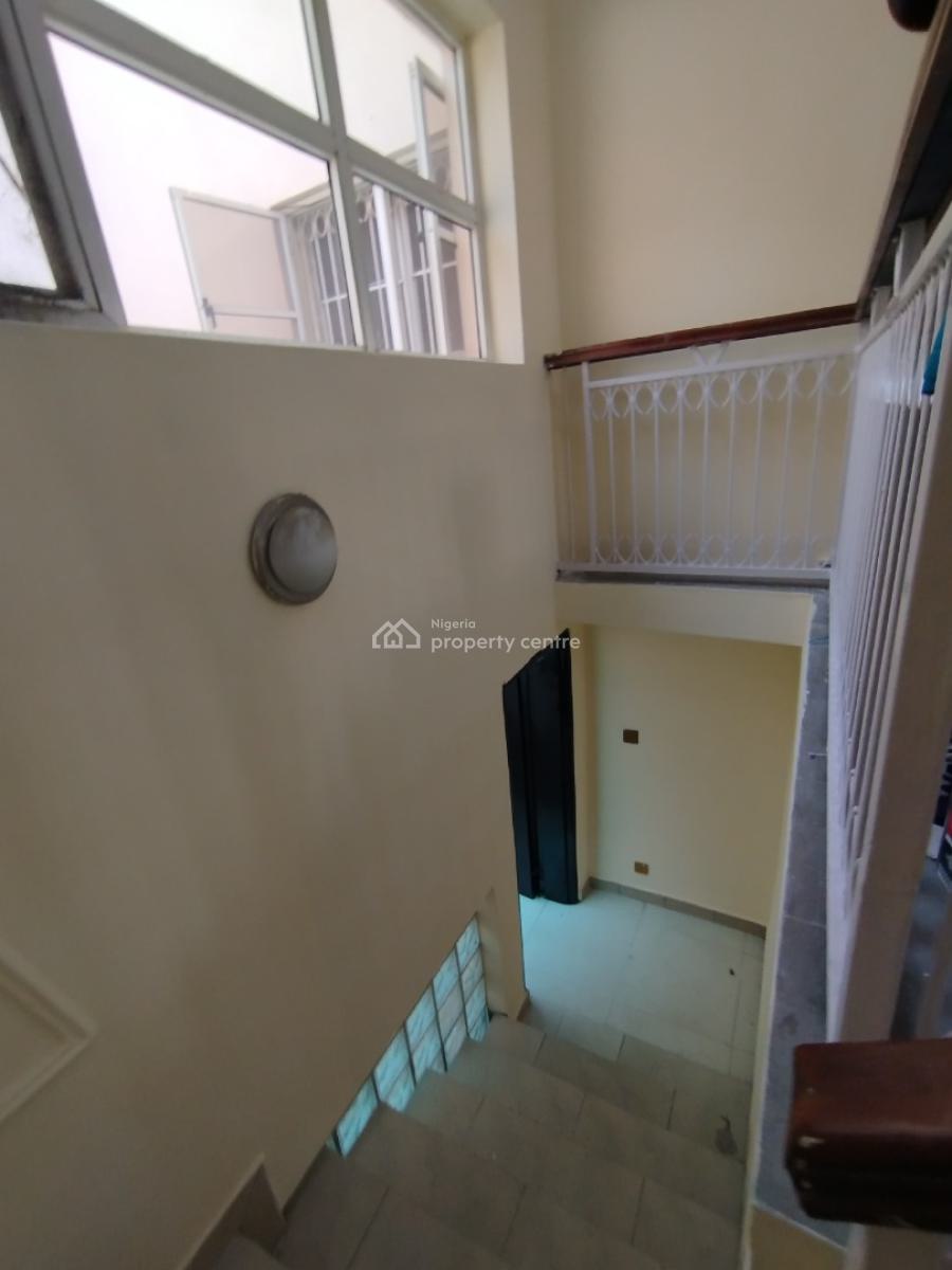 Well Renovated 2 Bedroom Apartment, Off Admiralty Way, Lekki Phase 1, Lekki, Lagos, Flat / Apartment for Rent