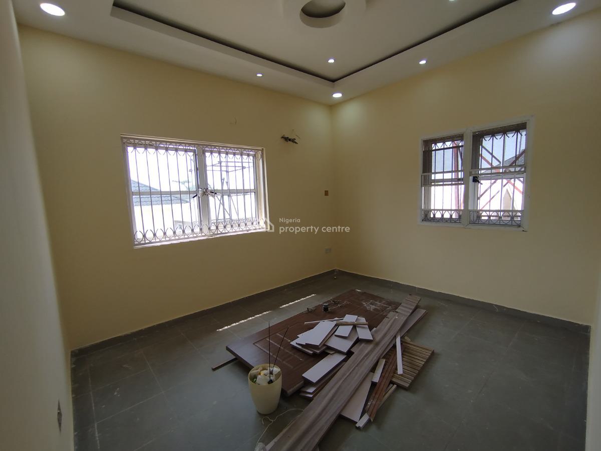 Well Renovated 2 Bedroom Apartment, Off Admiralty Way, Lekki Phase 1, Lekki, Lagos, Flat / Apartment for Rent