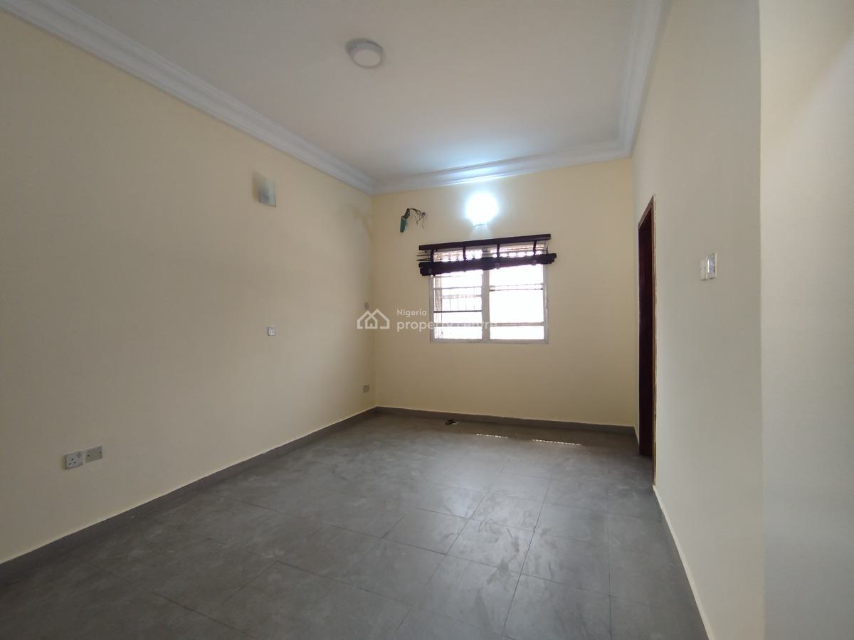 Well Renovated 2 Bedroom Apartment, Off Admiralty Way, Lekki Phase 1, Lekki, Lagos, Flat / Apartment for Rent