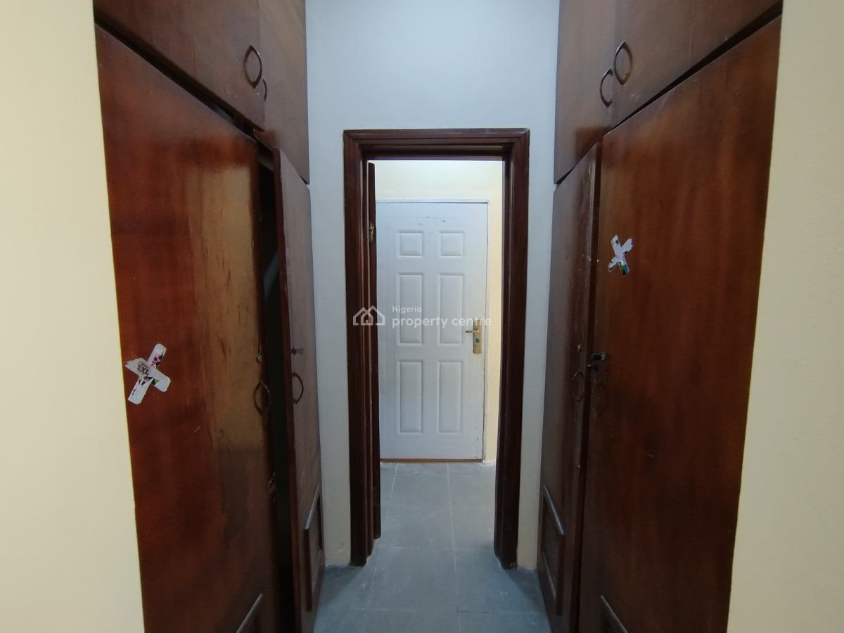 Well Renovated 2 Bedroom Apartment, Off Admiralty Way, Lekki Phase 1, Lekki, Lagos, Flat / Apartment for Rent