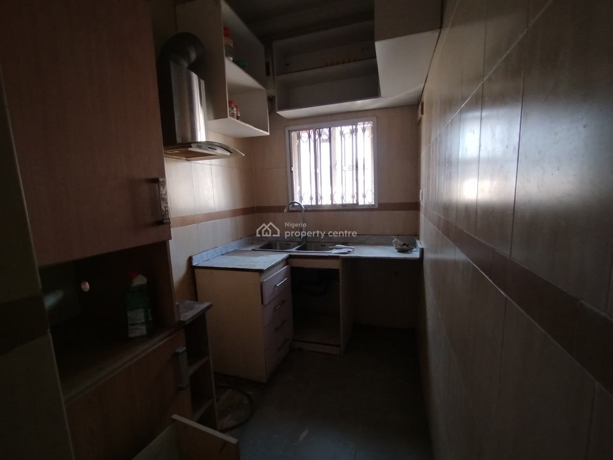 Well Renovated 2 Bedroom Apartment, Off Admiralty Way, Lekki Phase 1, Lekki, Lagos, Flat / Apartment for Rent