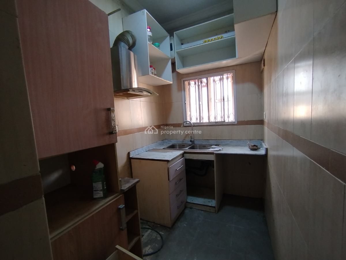 Well Renovated 2 Bedroom Apartment, Off Admiralty Way, Lekki Phase 1, Lekki, Lagos, Flat / Apartment for Rent
