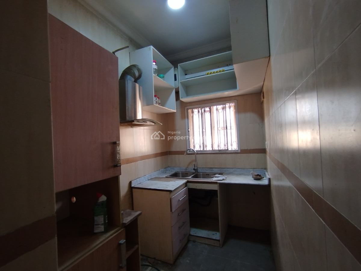 Well Renovated 2 Bedroom Apartment, Off Admiralty Way, Lekki Phase 1, Lekki, Lagos, Flat / Apartment for Rent