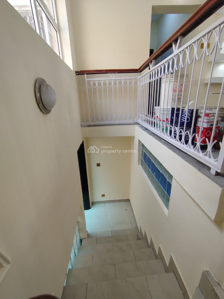 Well Renovated 2 Bedroom Apartment, Off Admiralty Way, Lekki Phase 1, Lekki, Lagos, Flat / Apartment for Rent