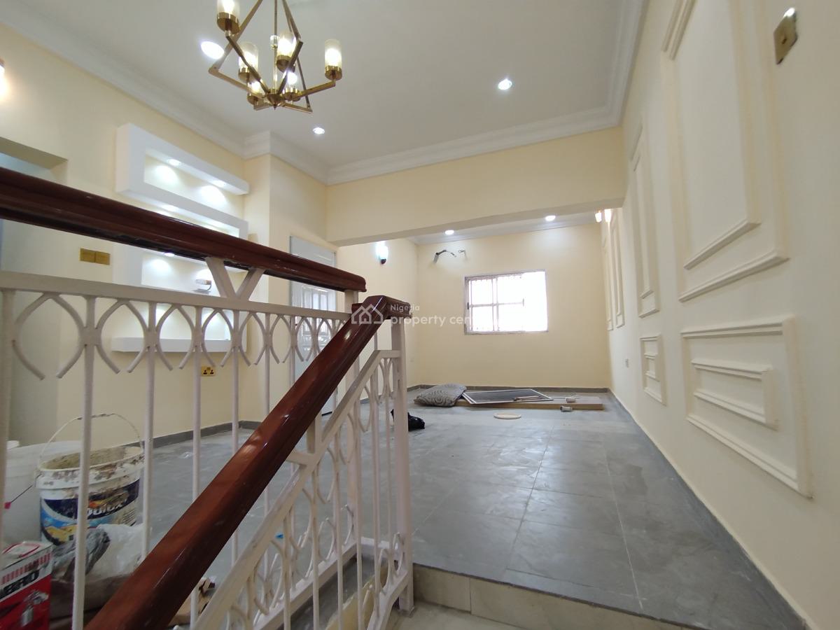 Well Renovated 2 Bedroom Apartment, Off Admiralty Way, Lekki Phase 1, Lekki, Lagos, Flat / Apartment for Rent