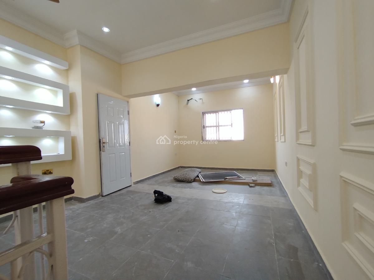 Well Renovated 2 Bedroom Apartment, Off Admiralty Way, Lekki Phase 1, Lekki, Lagos, Flat / Apartment for Rent