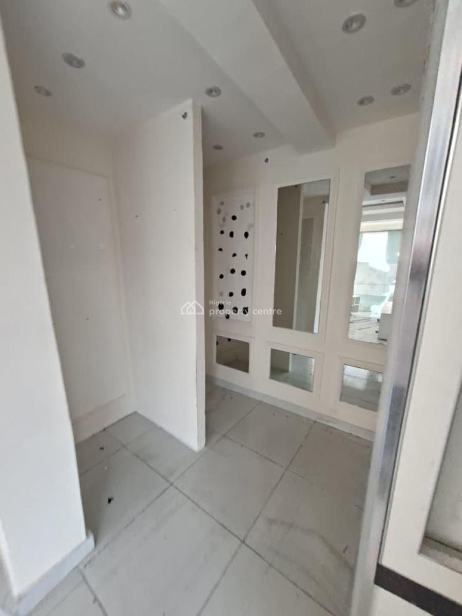 230sqm Shop Space on First Floor Facing a Busy Commercial Road, Lekki Phase 1, Lekki, Lagos, Shop for Rent