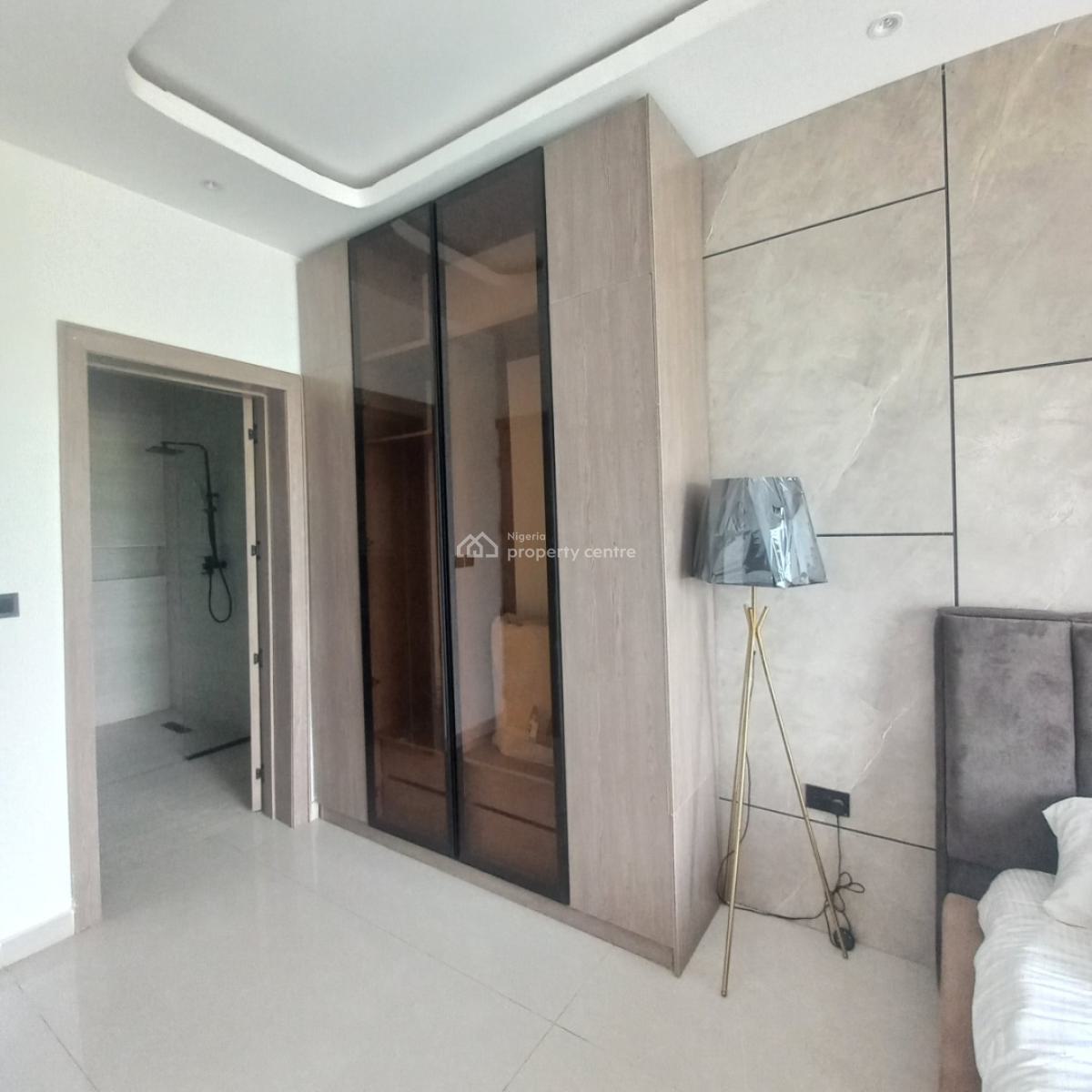 Beautiful 2 Bedroom with Pool and Elevator, Lekki Phase 1, Lekki, Lagos, Flat / Apartment for Sale