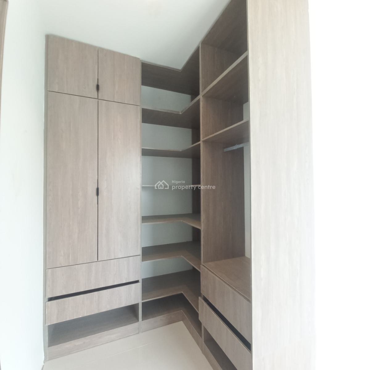 Lovely 2 Bedroom Apartment with Pool and Bq, Lekki Phase 1, Lekki, Lagos, Flat / Apartment for Sale