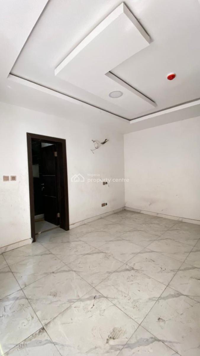 Neatly Built 2bedroom Apartment with Swimming Pool ,gym &elevator, Lekki Phase 1, Lekki, Lagos, Flat / Apartment for Rent